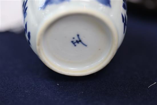 A Chinese blue and white small jar, Kangxi period, H.8.2cm